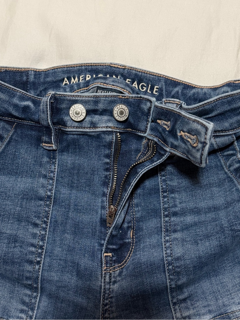 American Eagle Outfitters Super High Rise Medium Vintage Flare Jeans Size 2 - Picture 7 of 13